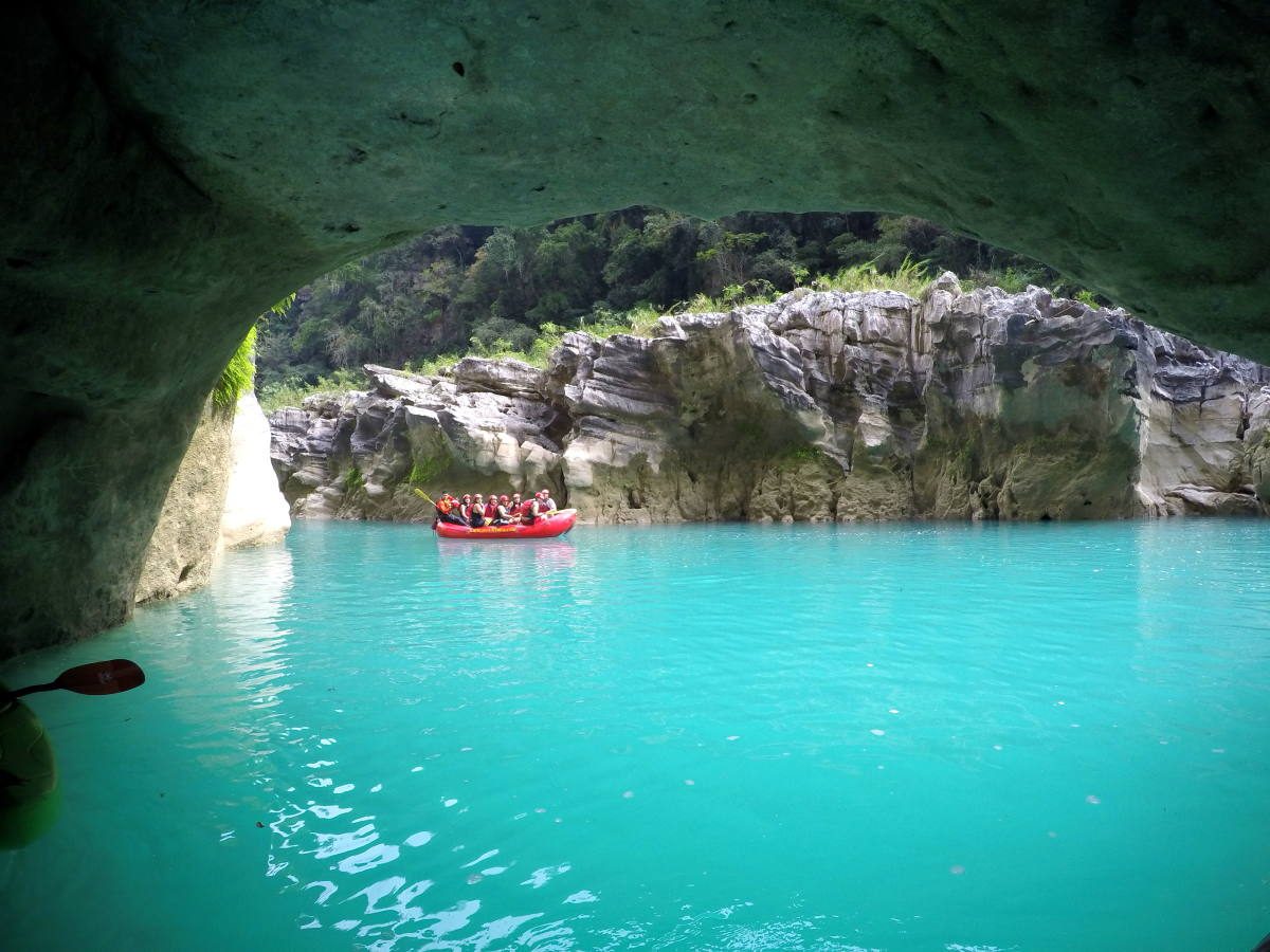 rafting on Rio Tampeon