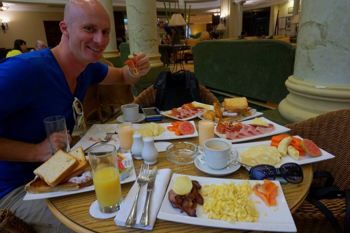 Breakfast for 2 in Havana!