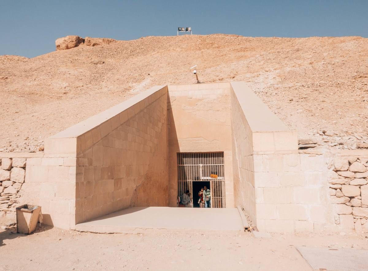 entrance to the tomb at valley of the kings in Luxor