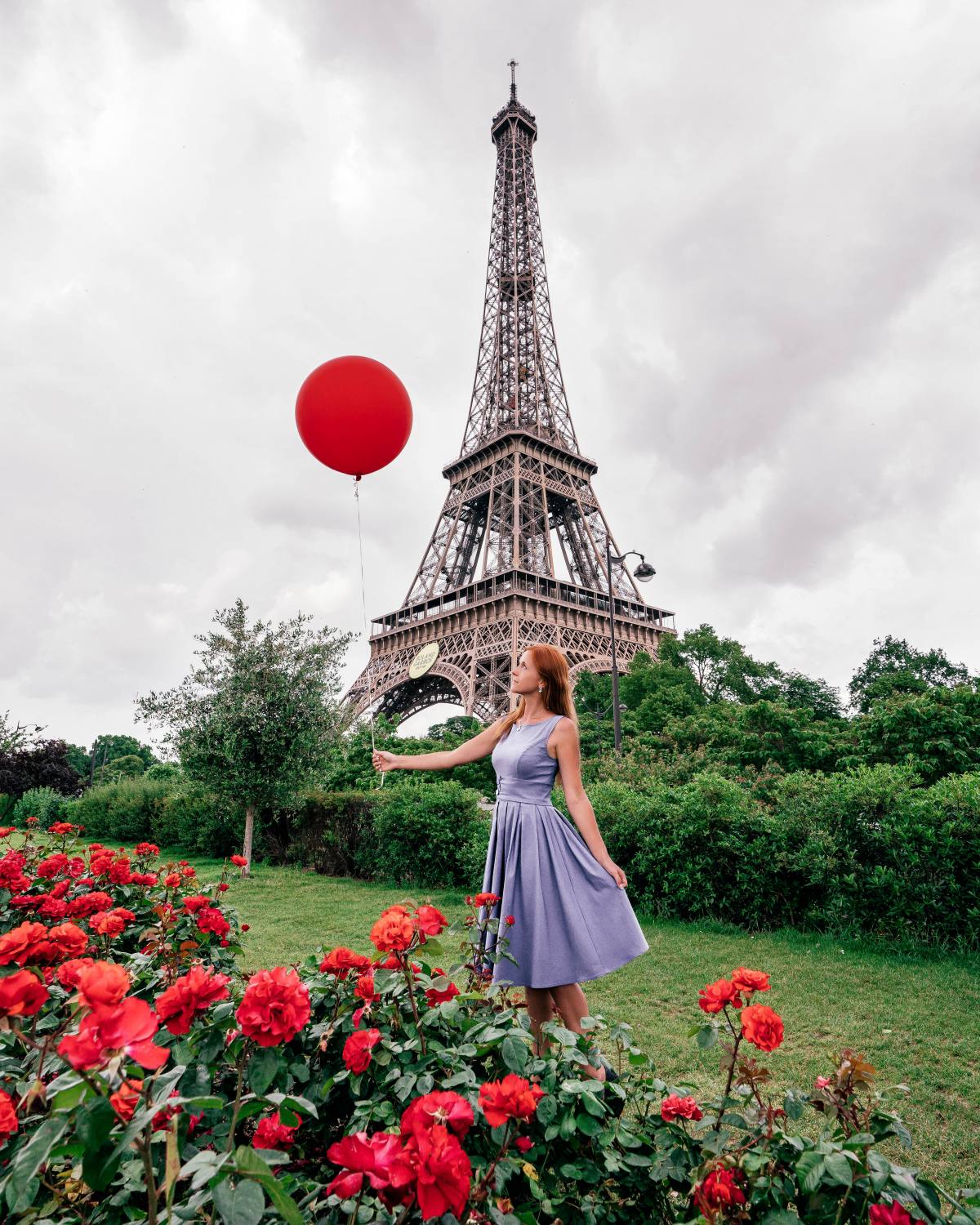 photo tour eiffel doigt