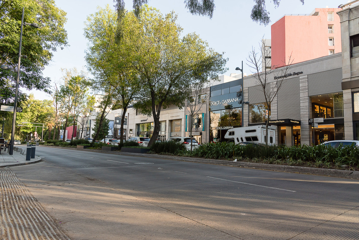 Mexico City - Polanco Street Editorial Photo - Image of blue, stores:  137795601