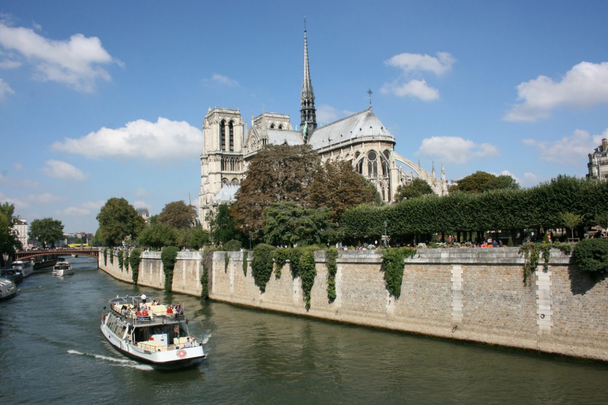 Boat trip around the Seine