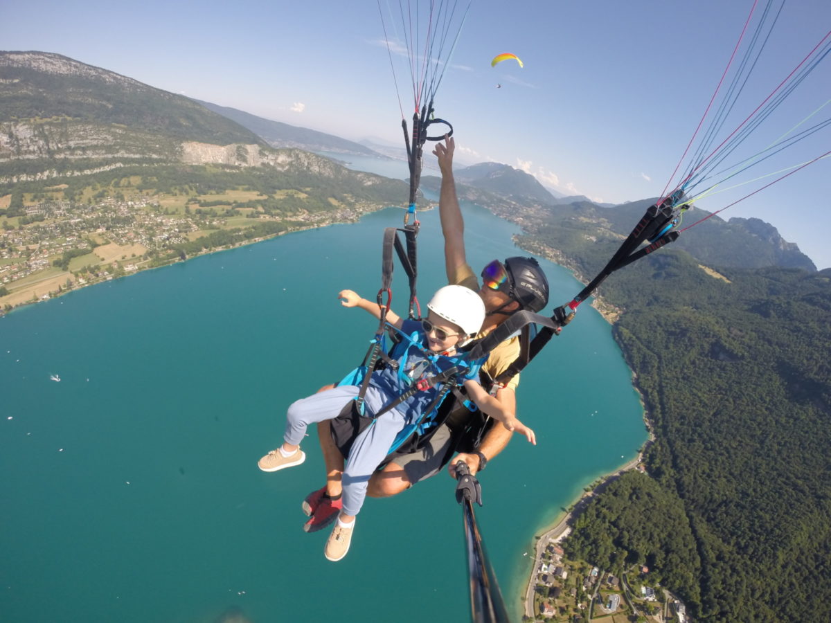 paragliding in Annecy with kids