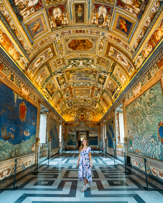 Visiting Vatican Museums in Roma