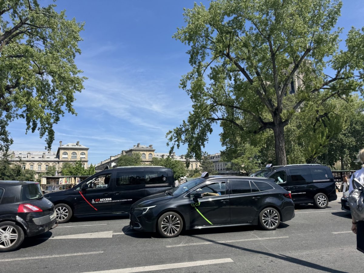 G7 taxi in Paris
